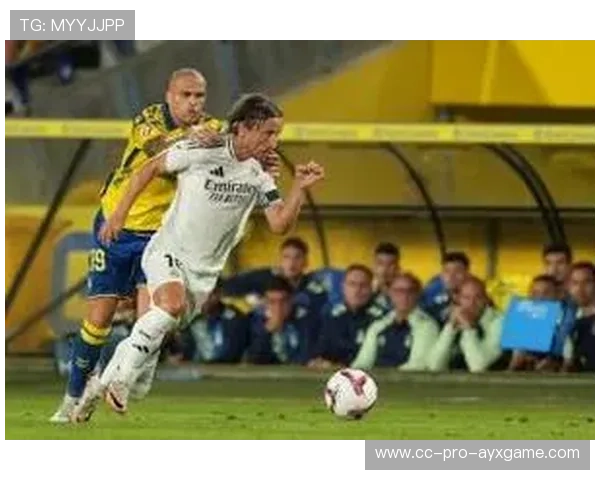 维尼修斯左路下底强突，皇马创造极大推进效果